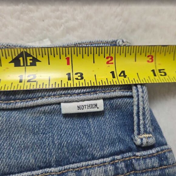 29 Mother (from Anthropologie) The Weekender Fray mid-rise Jeans in Glow Up - Picture 11 of 11